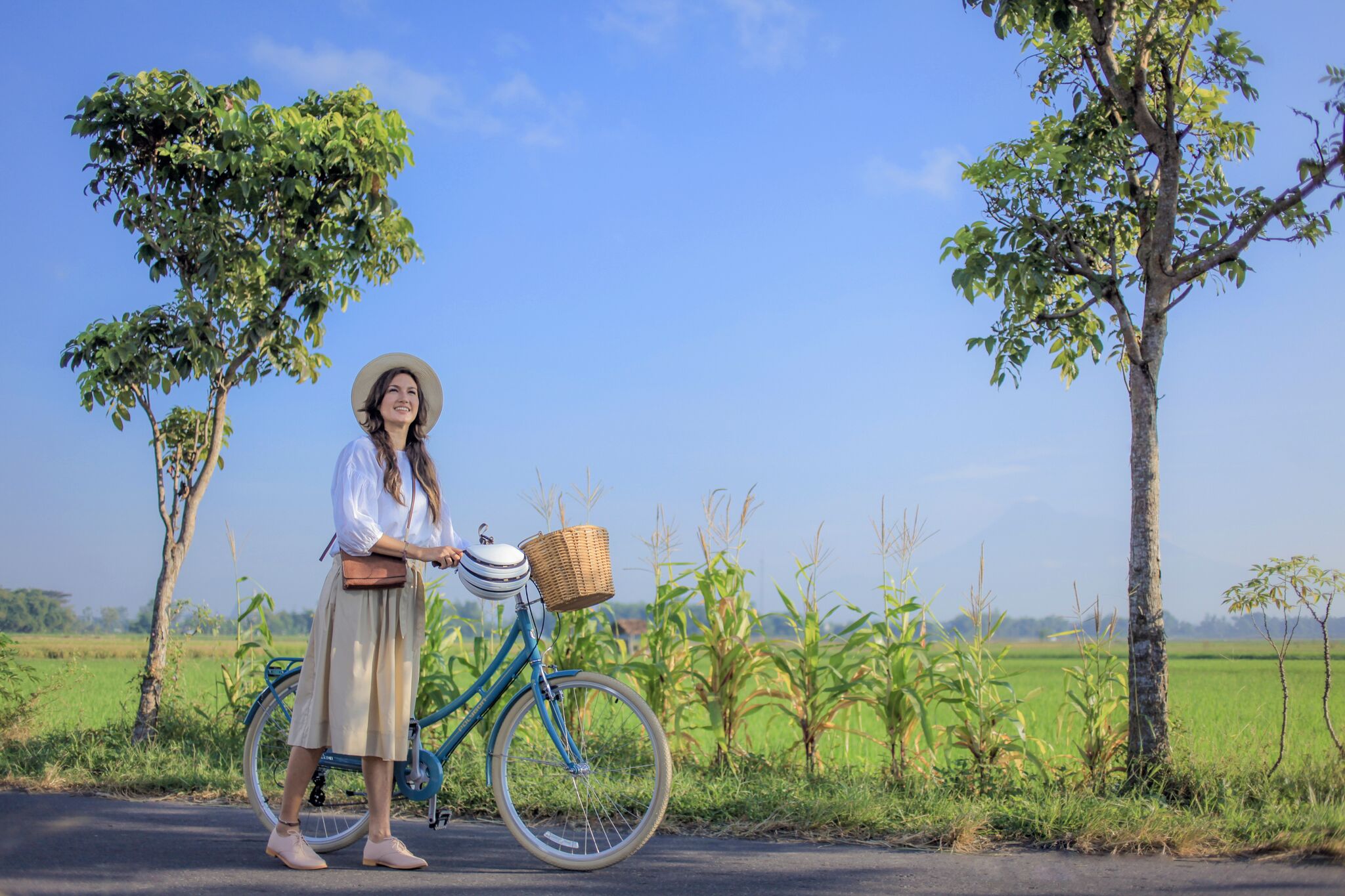 polygon gandeng nadine chandrawinata di campagin follow your own path 1