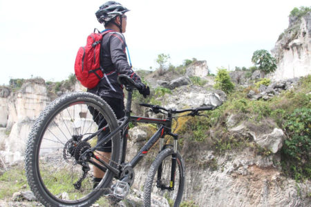 perlengkapan wajib saat bersepeda 1