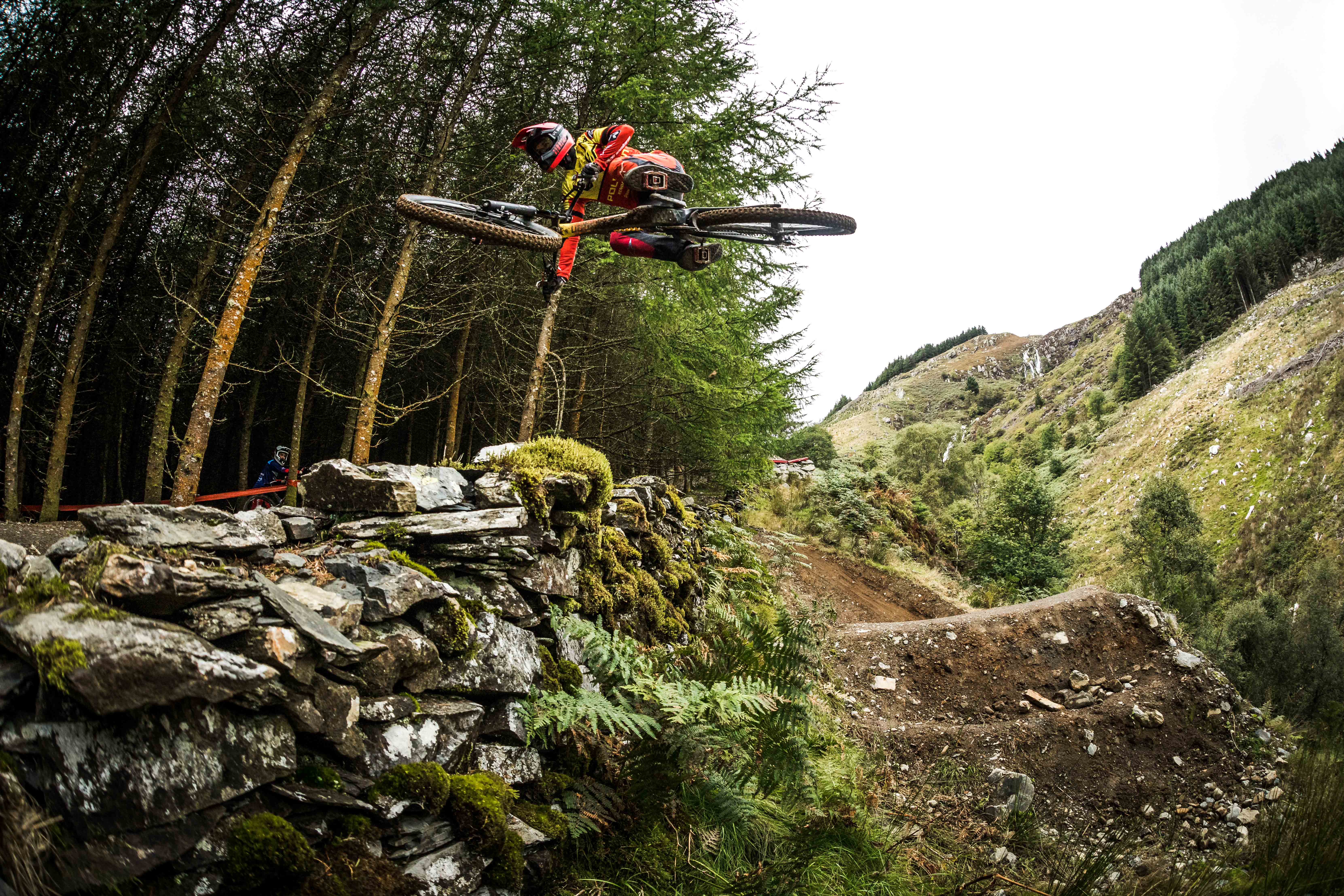 ur team: red bull hardline 21