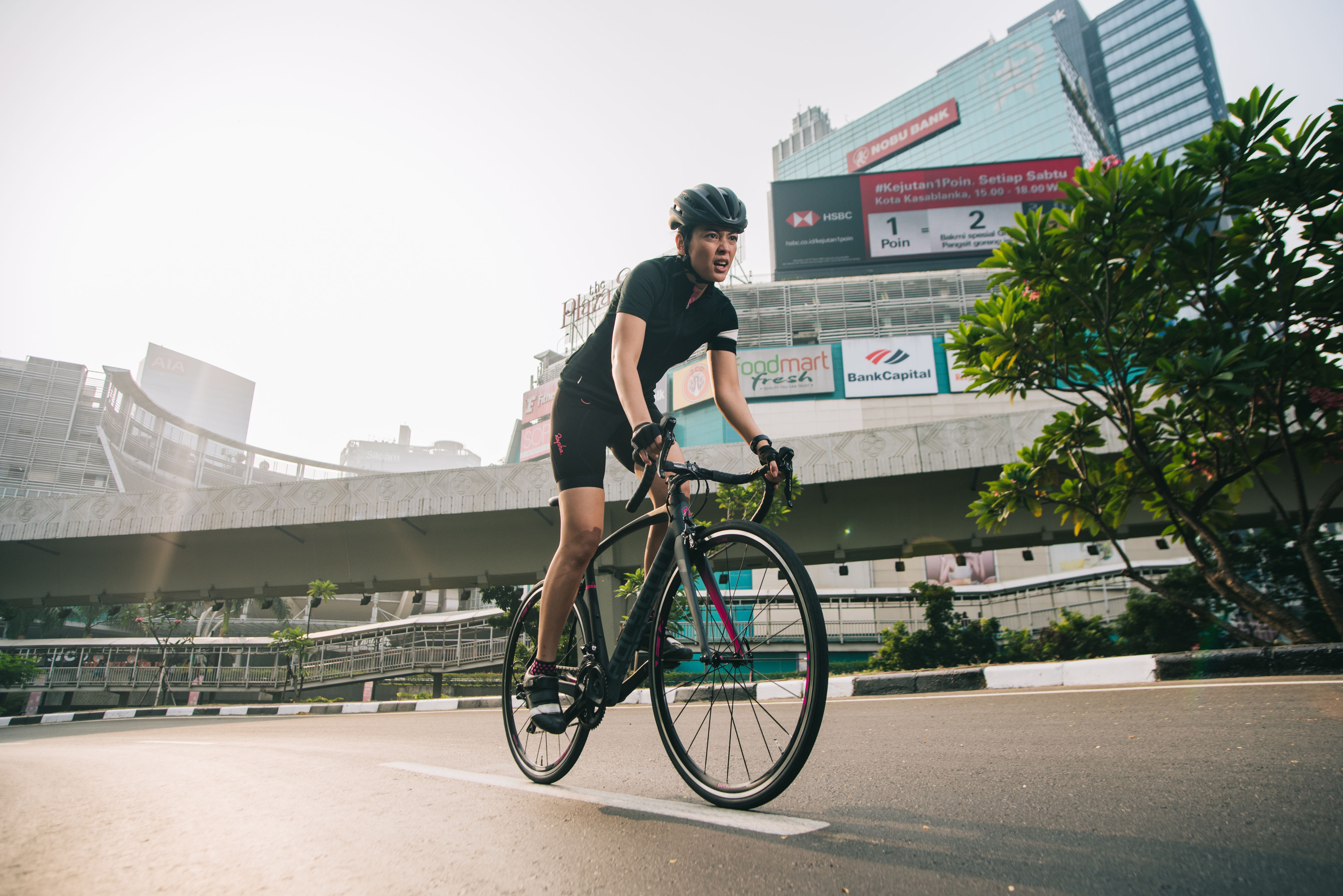 wanita dan bersepeda 3