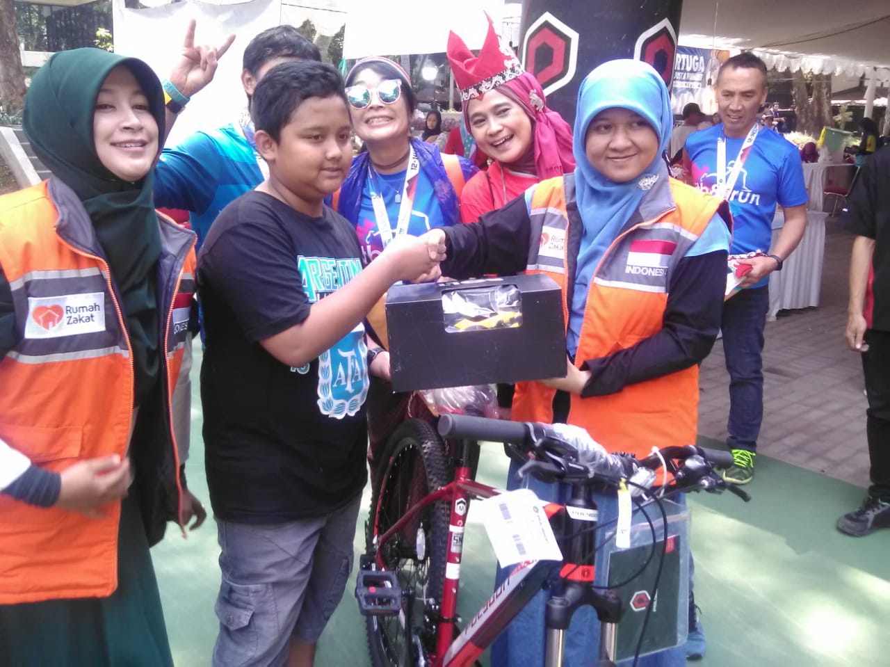 perjalanan monah berlari 170 km, berbuat nyata untuk membagi kebahagiaan 9