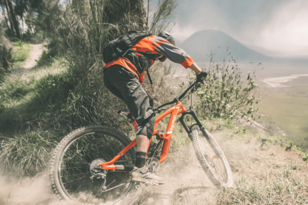 destinasi traveling yang seru dengan menggunakan sepeda 1