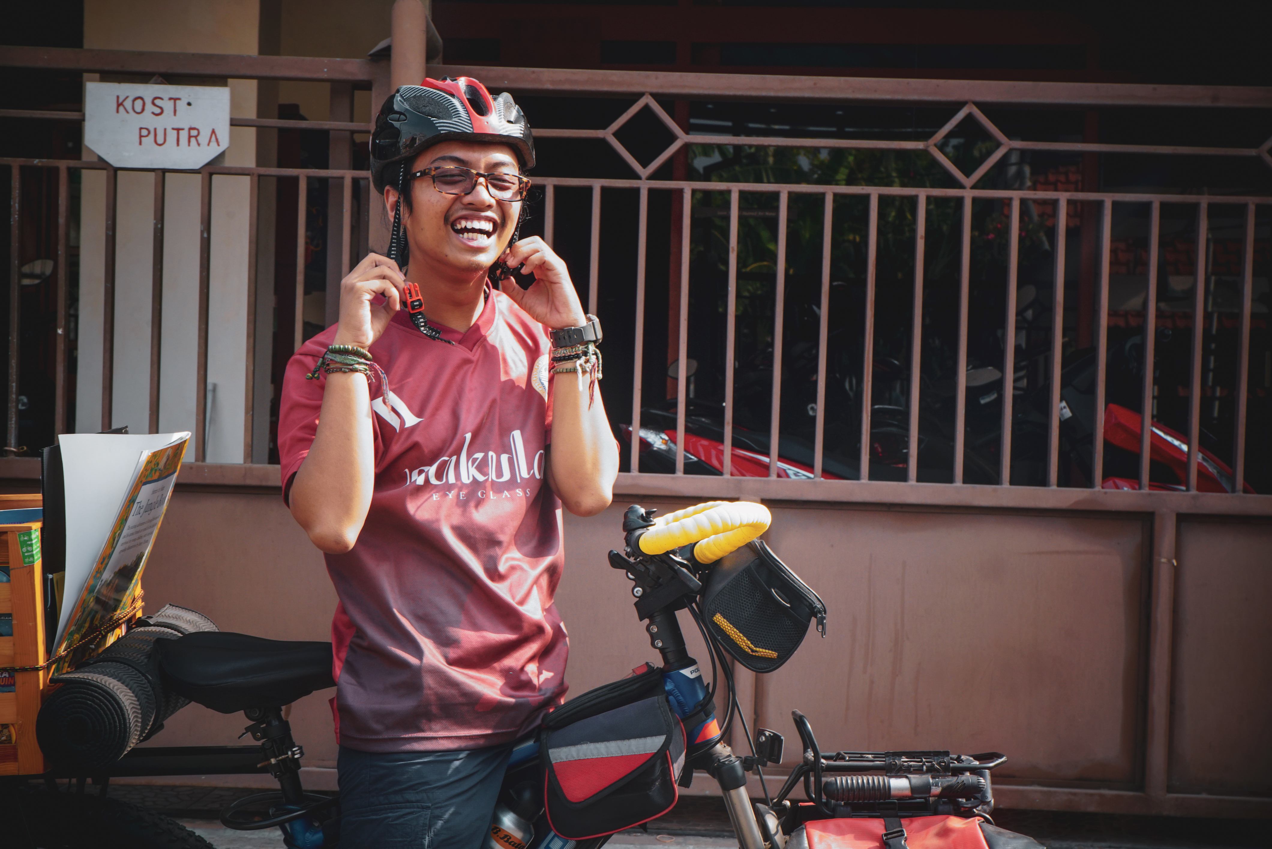 hobi membaca dan bersepeda, mahasiswa ini memiliki mimpi besar untuk bangsa indonesia 3