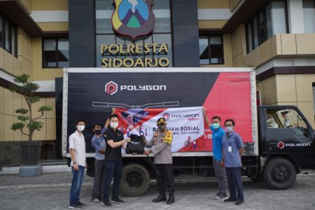 dukung pemerintah perangi covid 19, polygon berikan bantuan untuk warga terdampak 30